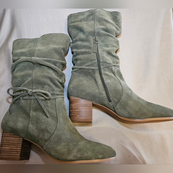 Elegant Olive Suede 2" Heeled Boots Women's 11 with Bowtie and Zippered Detail - Picture 9 of 9